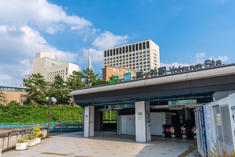 JR中央線快速・中央・総武線各駅停車「四ツ谷駅」